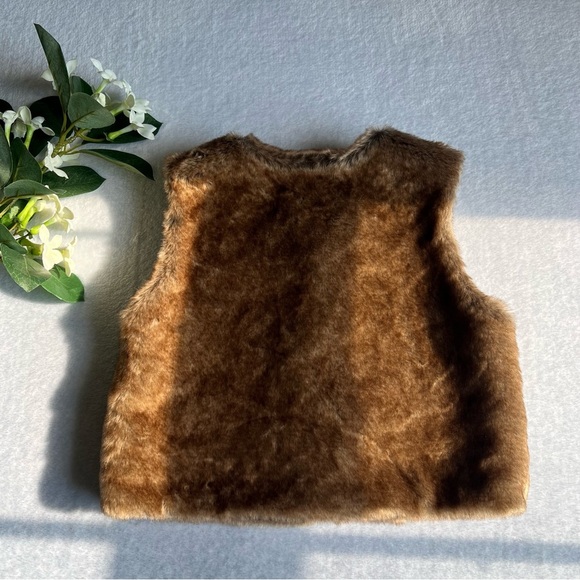Old Navy Kids 4T Brown Faux Fur Vest Toddler - Picture 5 of 9
